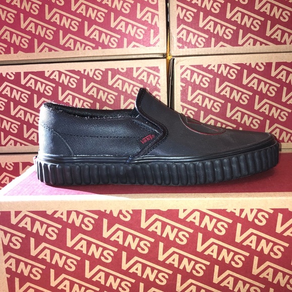 Vans Classic Slip on Marvel women’s NEW - Picture 2 of 11